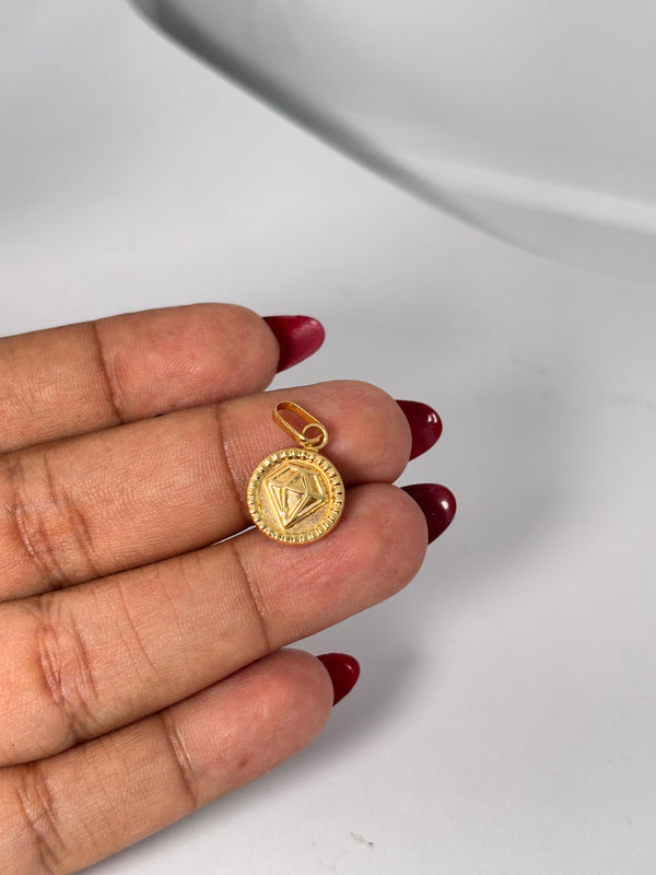 DIJE DIAMANTE 0,95D LARGO 2CM ANCHO 1,2CM NACI ORO 18KT