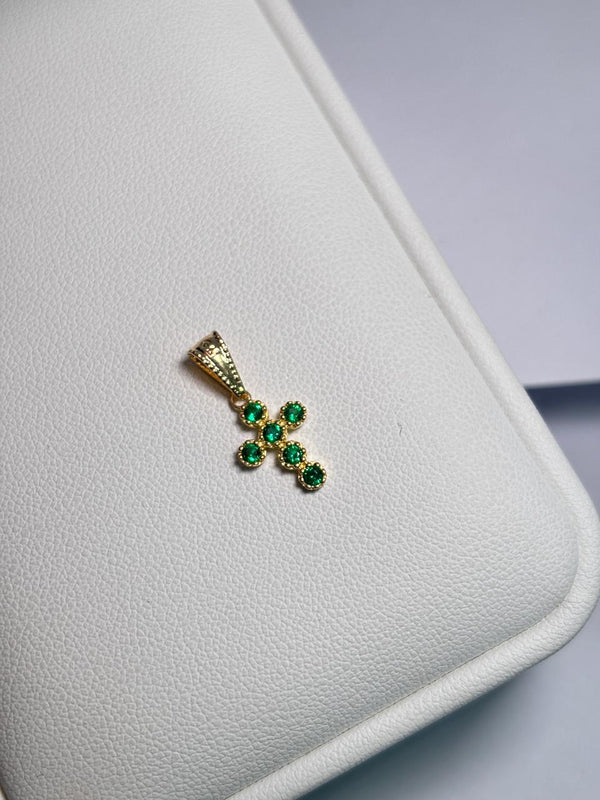 DIJE CRUZ CIRCONES VERDES 0,65D LARGO 2CM ANCHO 9MM NACI ORO