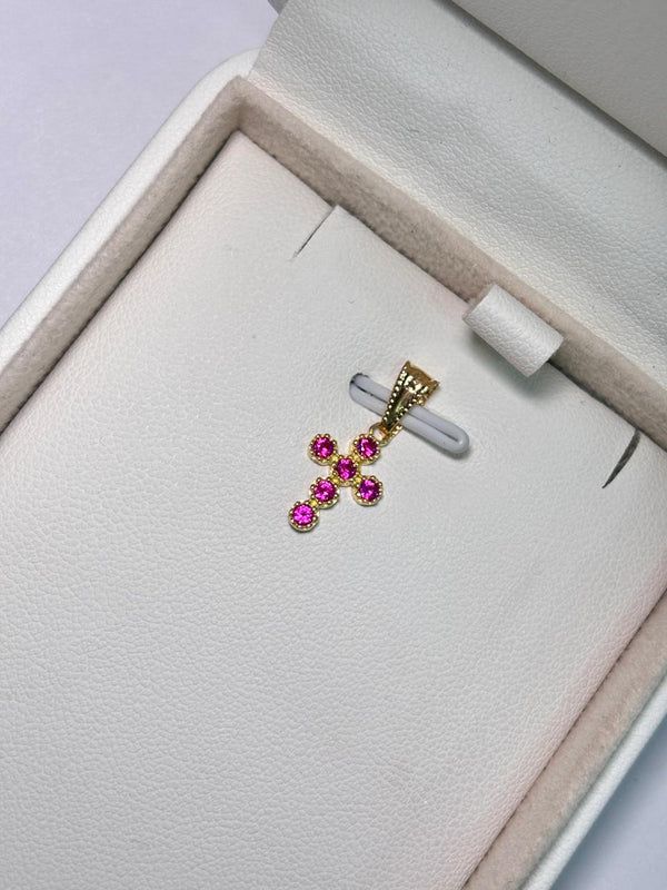 DIJE MINI CRUZ CIRCONES FUCSIA 0,68D LARGO 2CM ANCHO 1,9CM NACI ORO 18KT