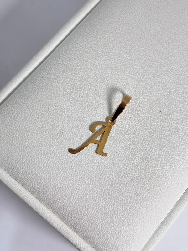 DIJE LETRA A 0,38D LARGO 2,5CM ANCHO 1,2CM NACI ORO 18KT