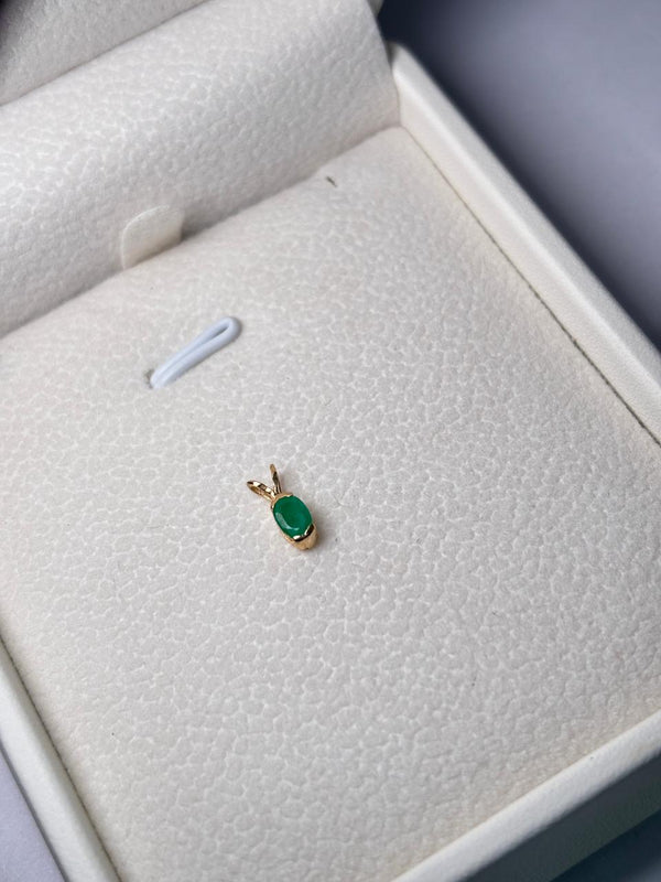 DIJE OVALADO ESMERALDA COLOMBIANA 22CT 9MM ORO18KT